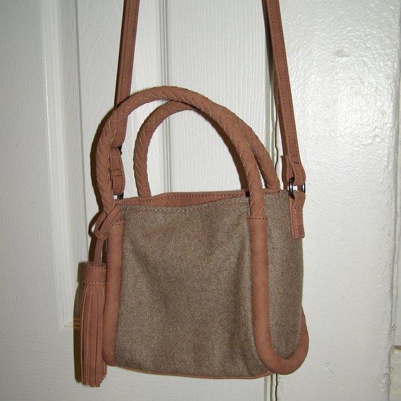 NEW Cute DANIELLE NICOLE Crossbody Bag w/Tassel - Picture 12 of 13